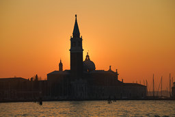 Abend-Sonne hinter der Klosterkirche San Giorgio - Download Bild